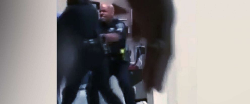 Detroit Police Officer Suspended After Video Shows Him Punching Naked Woman At Hospital Abc News 6084