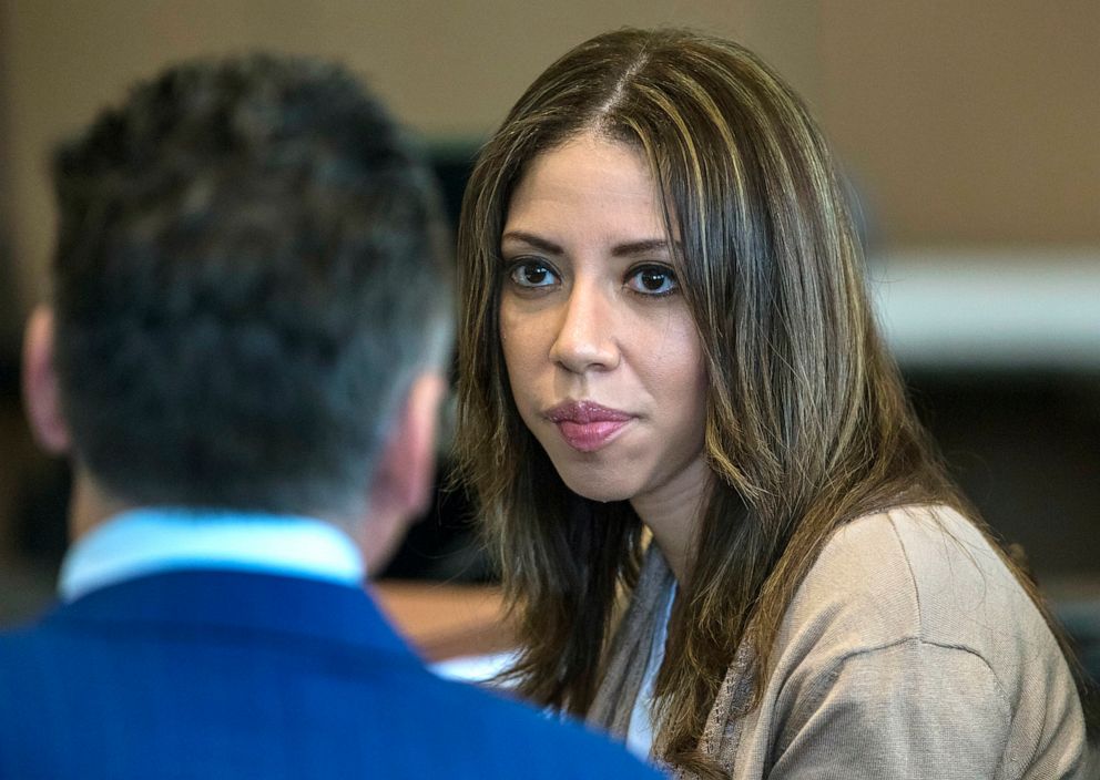 PHOTO: Dalia Dippolito talks with her attorney Brian Claypool on the first day of her murder-for-hire retrial, Dec. 7, 2016, in West Palm Beach, Fla.