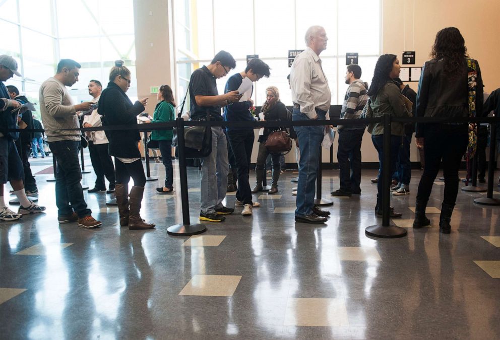 PHOTO: People stand in line at a DMV office in Stanton, Calif, on Jan. 10, 2015.