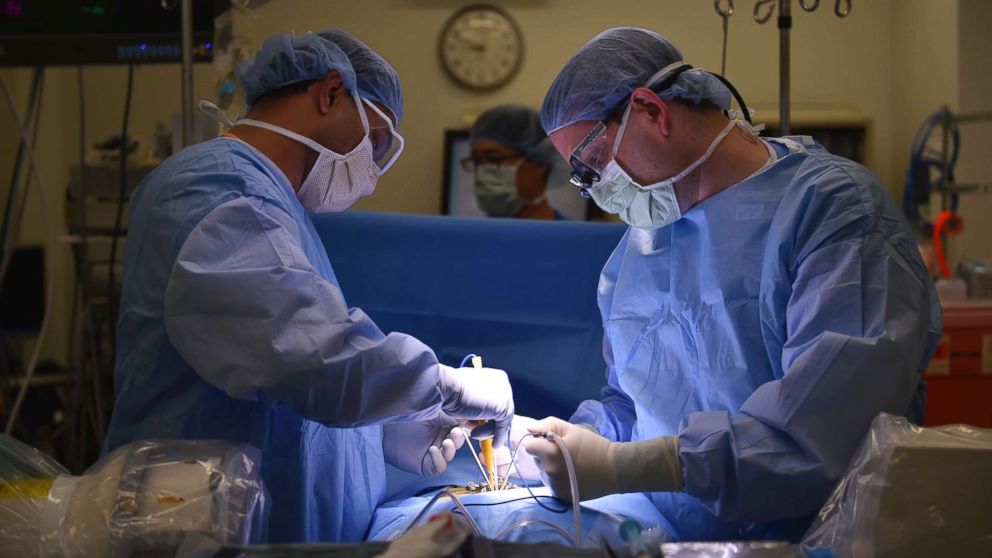 PHOTO: Doctors perform disc repair surgery on a patient at the Geisinger Medical Center on Jan. 6, 2016 in Danville, Pa.
