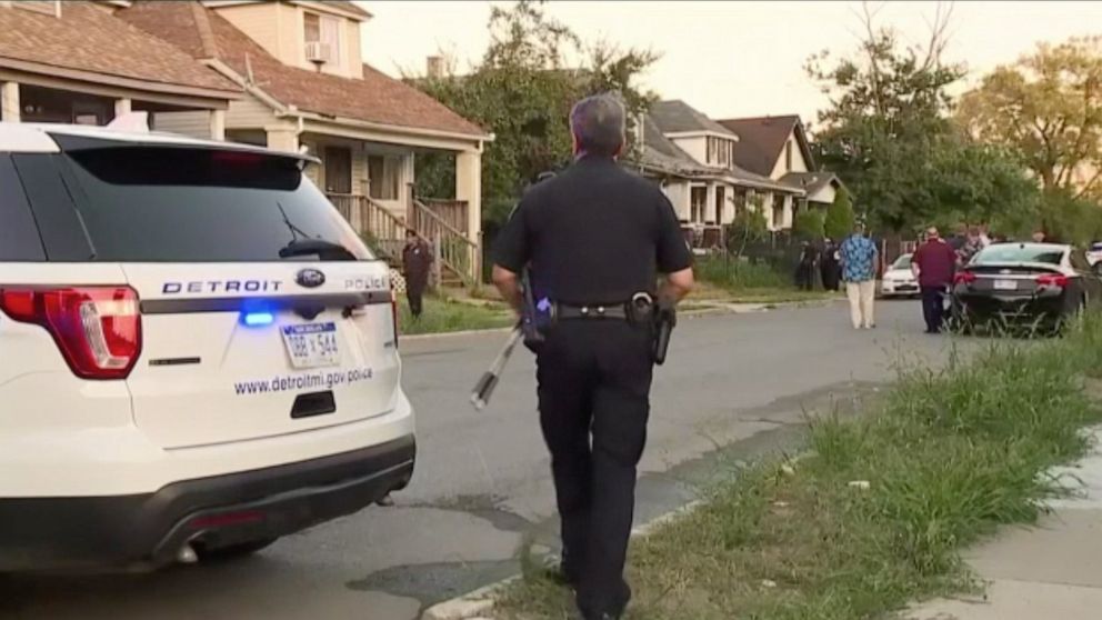 PHOTO: Officials investigate a Detroit neighborhood where a 9-year-old girl was mauled to death by a group of dogs.