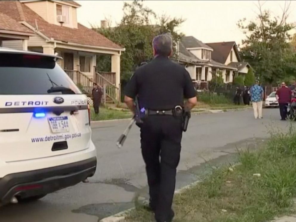 PHOTO: Officials investigate a Detroit neighborhood where a 9-year-old girl was mauled to death by a group of dogs.