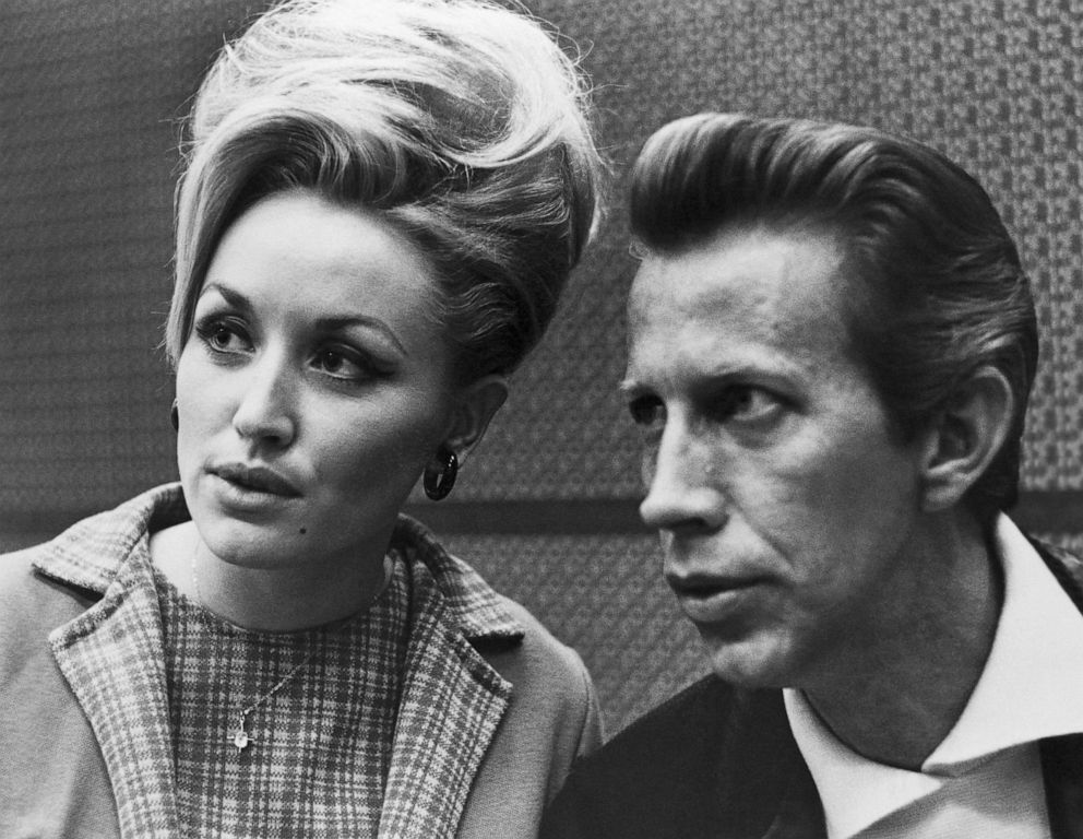 PHOTO: Country singers Dolly Parton and Porter Wagoner in a portrait in circa 1968 in Nashville, Tenn.