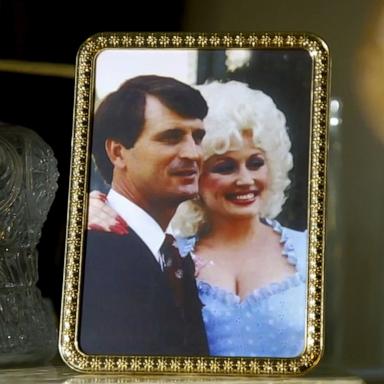 PHOTO: A framed photo of Dolly Parton and her husband Carl Dean stands on a table top while Parton was interviewed by ABC News in Nov. 2023.