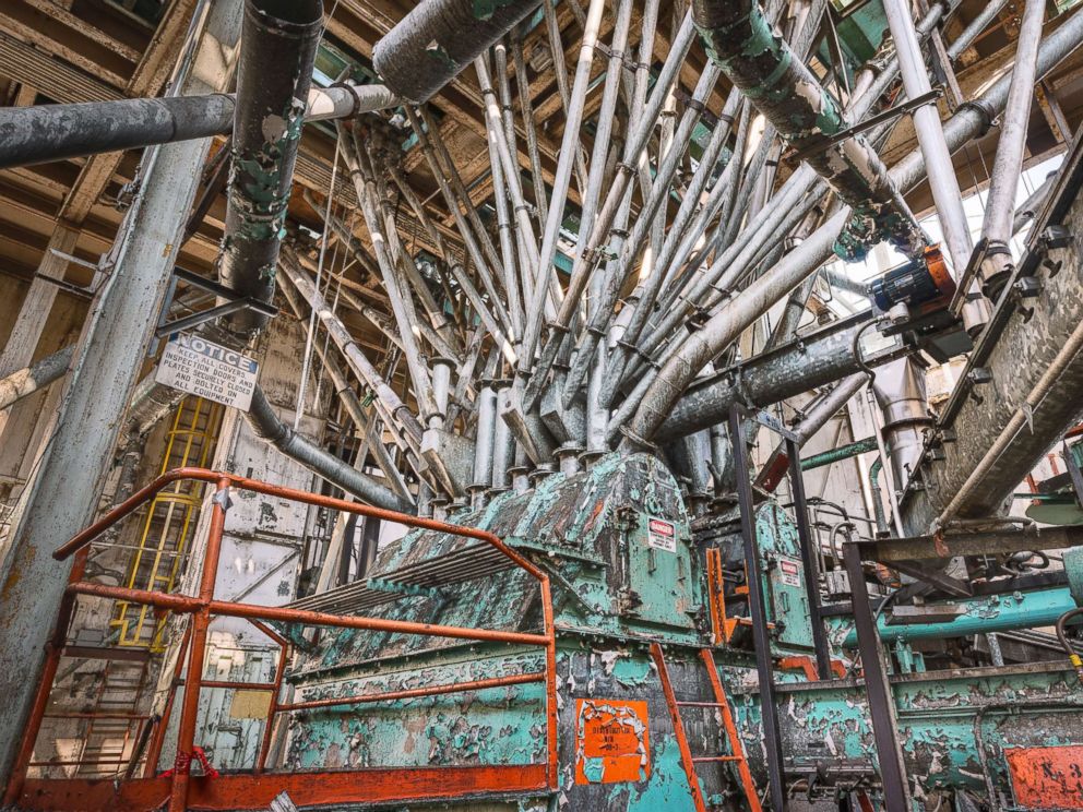PHOTO: The top of the bin distributor and bin structure that routes different grades and blends of sugar to various silos below.