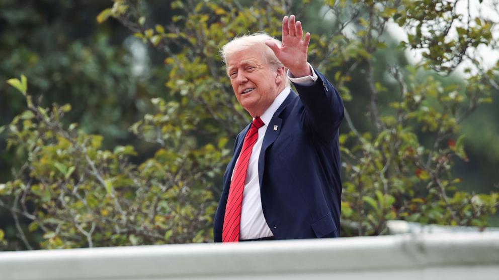 PHOTO: President Donald Trump waves to the media from the roof of the West Wing at the White House in Washington, Aug. 5, 2025.