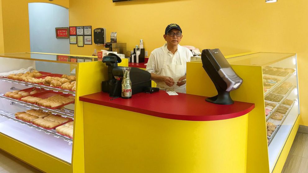 VIDEO: Son steps in to help his father's new doughnut shop sell out