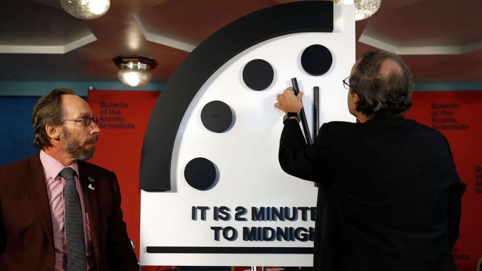 atomic scientists doomsday clock