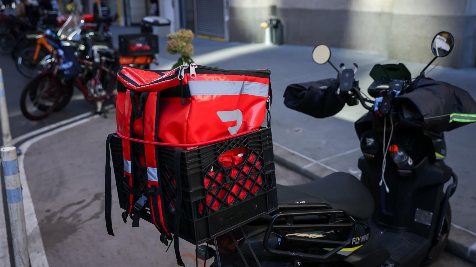DoorDash to acquire Instacart in deal valued around $17B