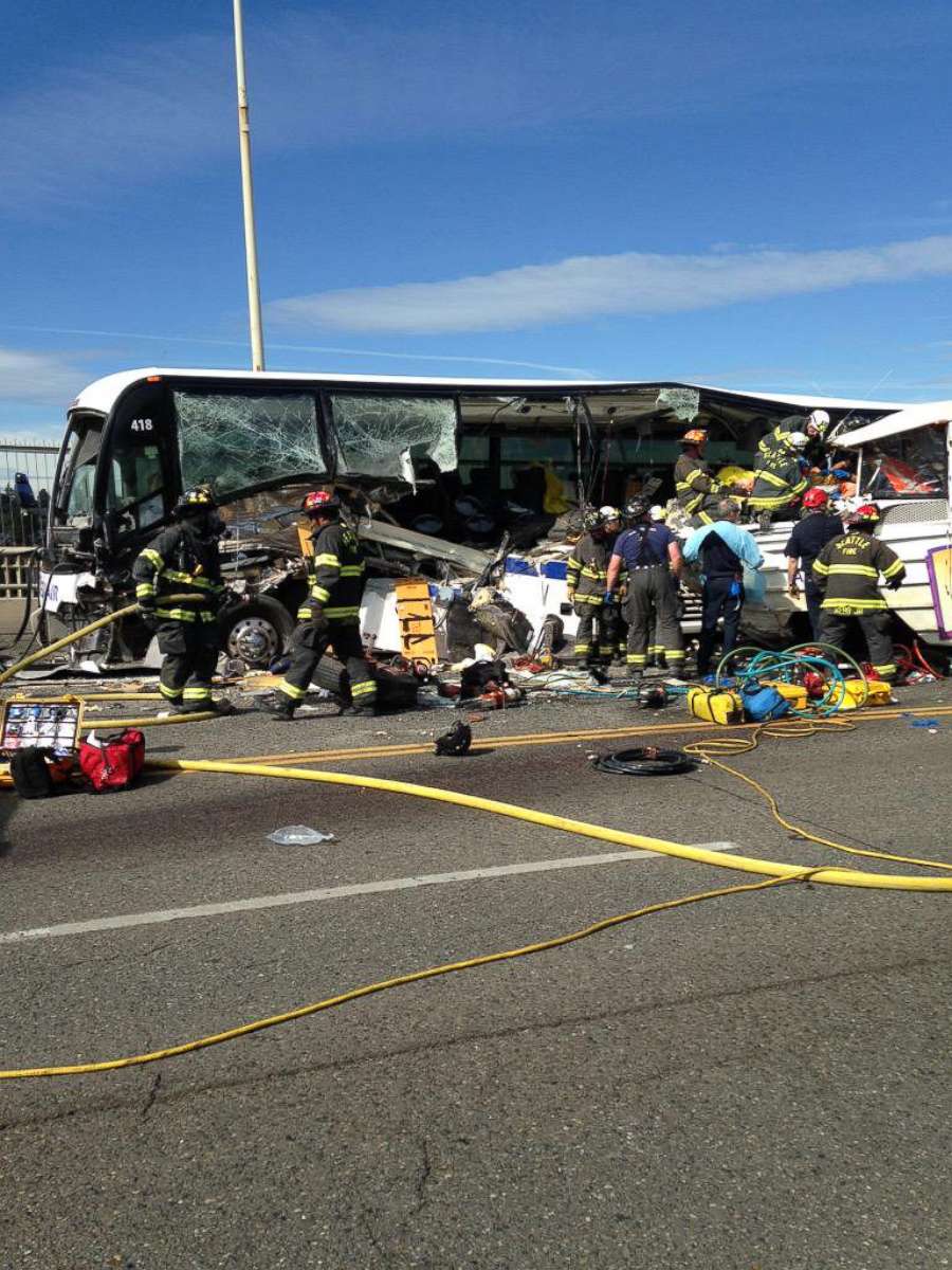 PHOTO: A chartered passenger bus was involved in a crash with a "Ride the Ducks" amphibious tour bus in Seattle, Oct. 5, 2015.