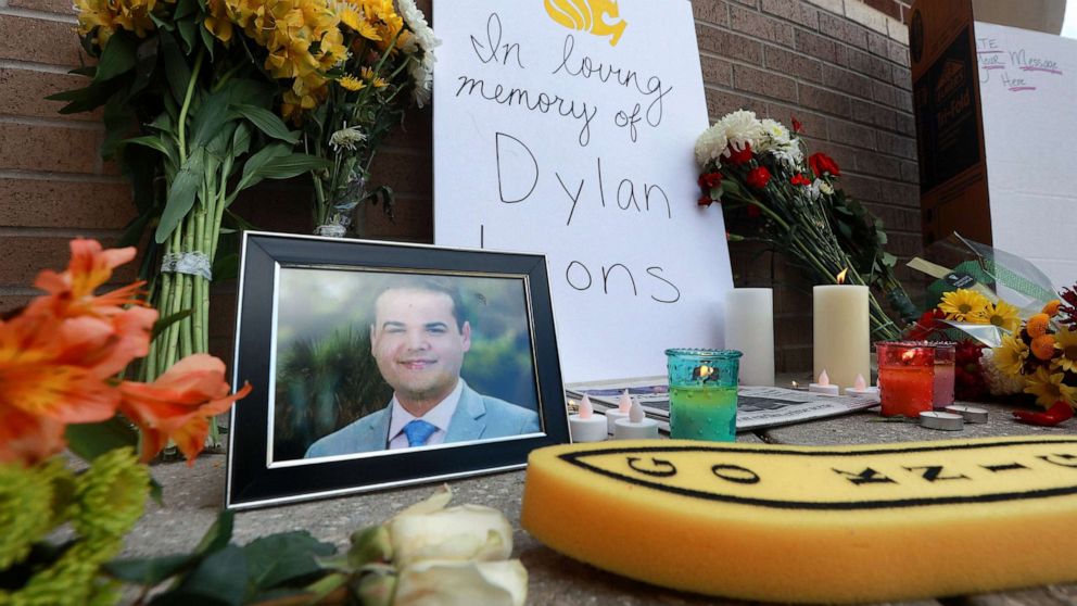 PHOTO: The pop-up memorial for slain Spectrum News 13 journalist Dylan Lyons at the University of Central Florida Nicholson School of Communications in Orlando, Fl., Feb. 23, 2023.