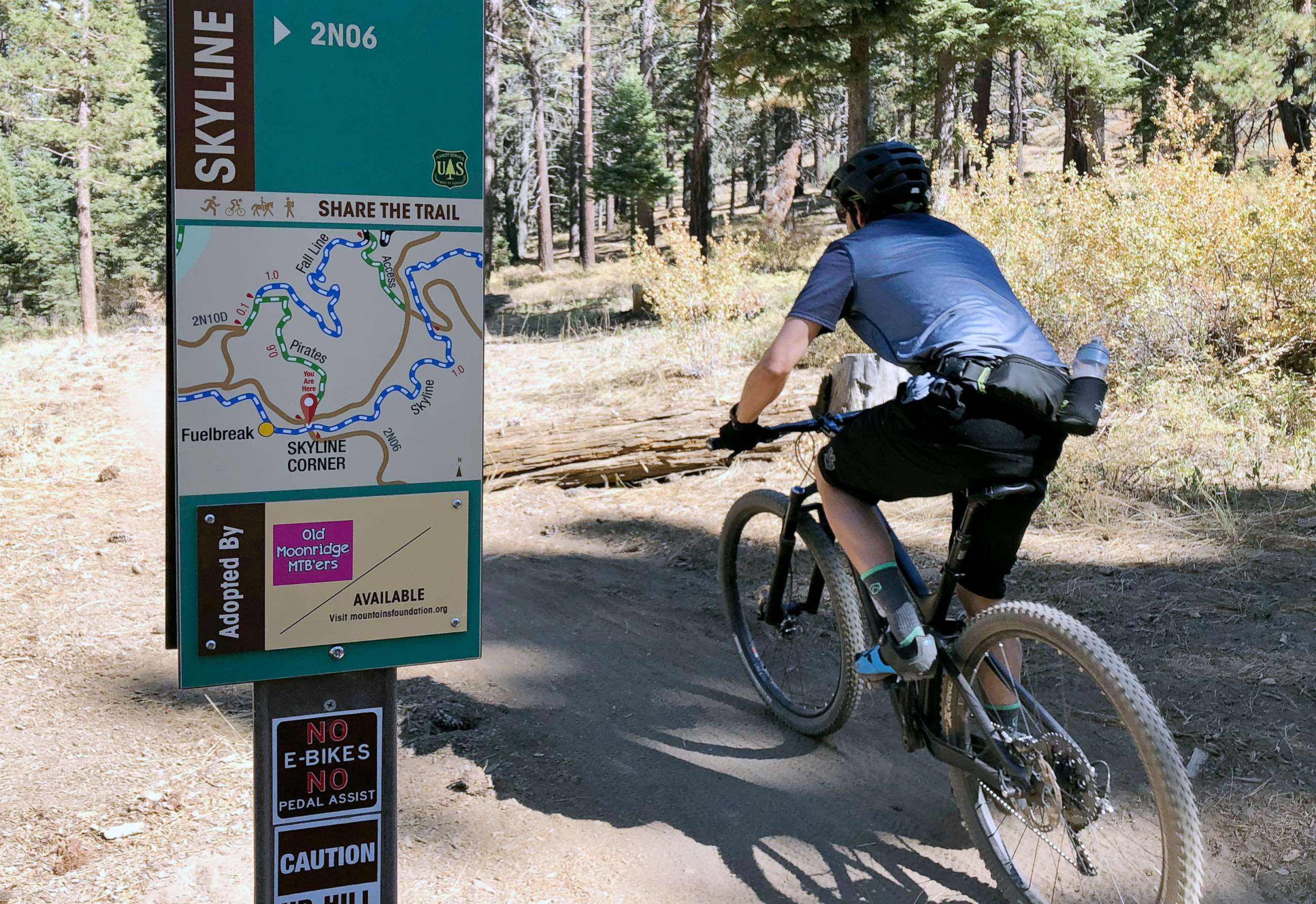 PHOTO: In this photo taken Sept. 23, 2018, a mountain biker pedals past a No E-bikes sign in the San Bernardino National Forest near Big Bear Lake, Calif.