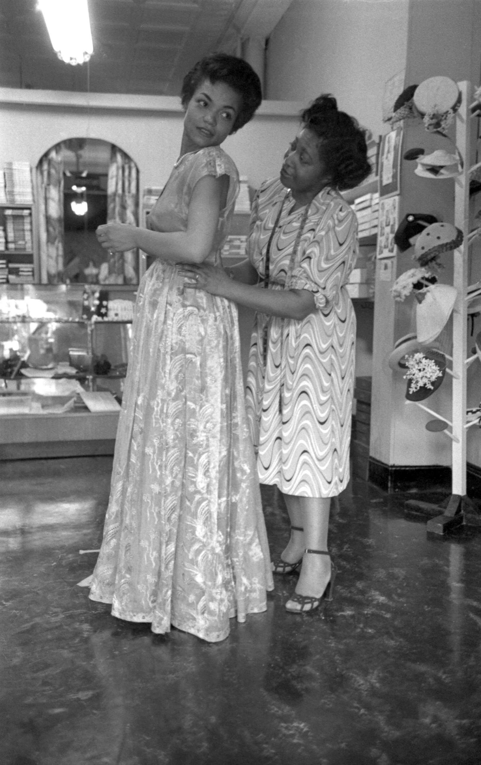 PHOTO: Eartha Kitt is fitted for a dress by Zelda Wynn Valdes, 1952.