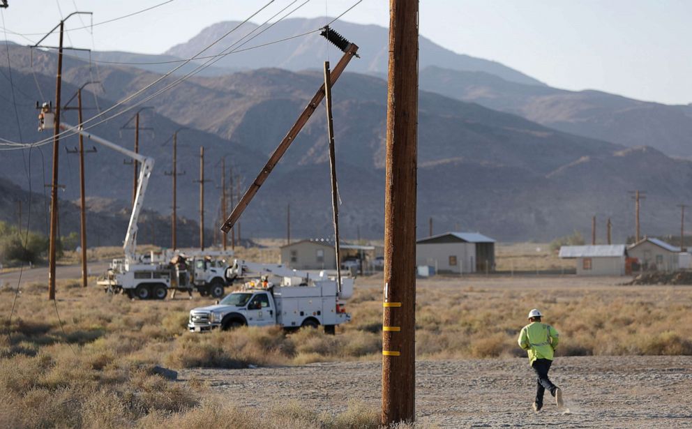 PHOTO: Workers repair damaged utility lines after a 6.4 magnitude earthquake struck the area on July 4, 2019, in Trona, Calif.