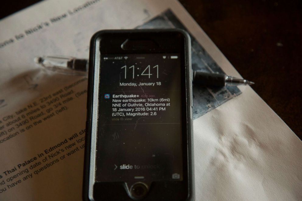 PHOTO: An iPhone displays an earthquake alert about 20 minutes after an earthquake struck near Edmond, Oklahoma, Jan. 18, 2016.