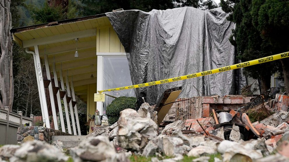 PHOTO: A home damaged by an earthquake can be seen in Rio Dell, Calif., Dec. 20, 2022.