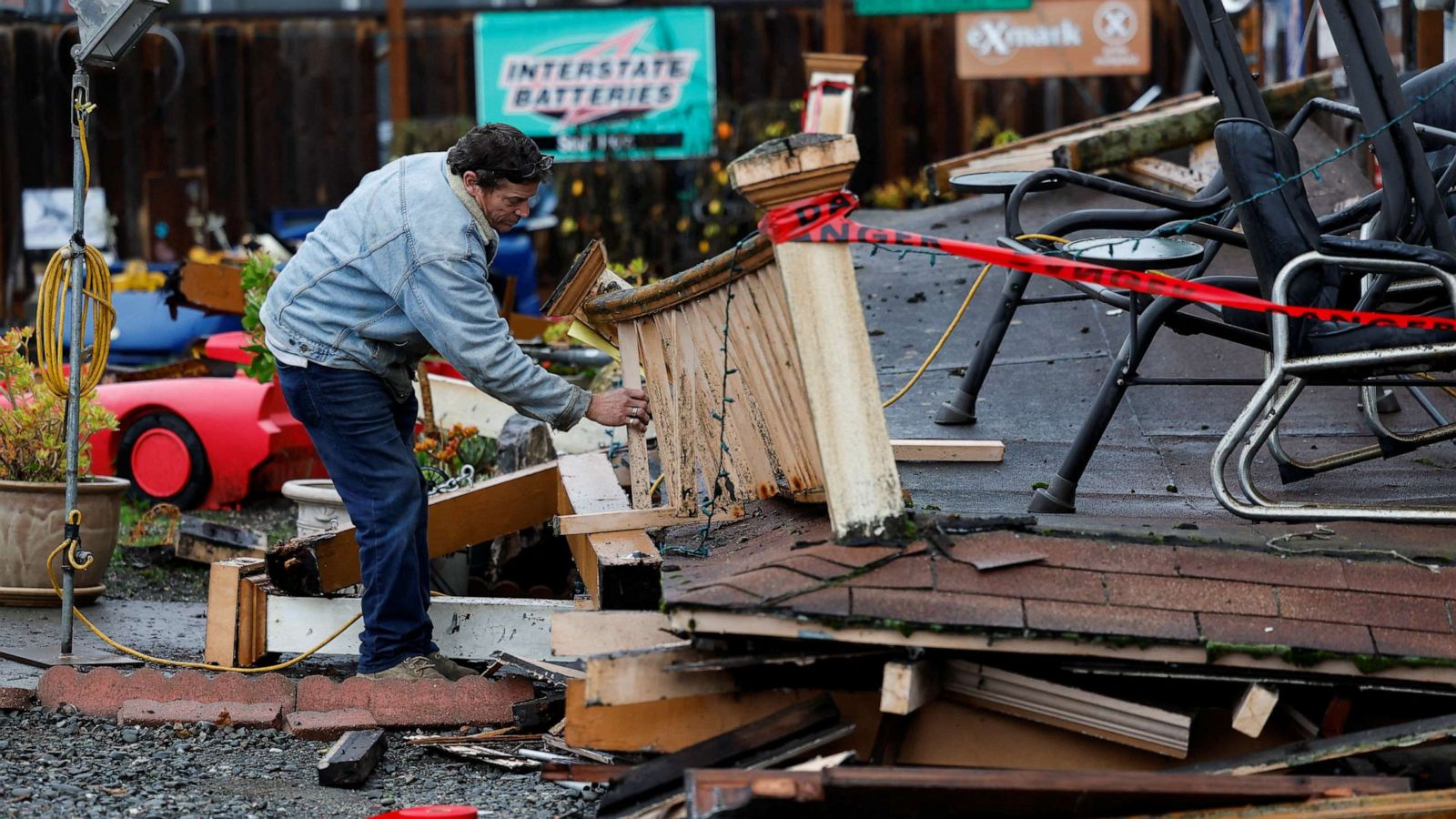 2 dead as 6.4-magnitude earthquake leaves California town a 'total mess' -  ABC News