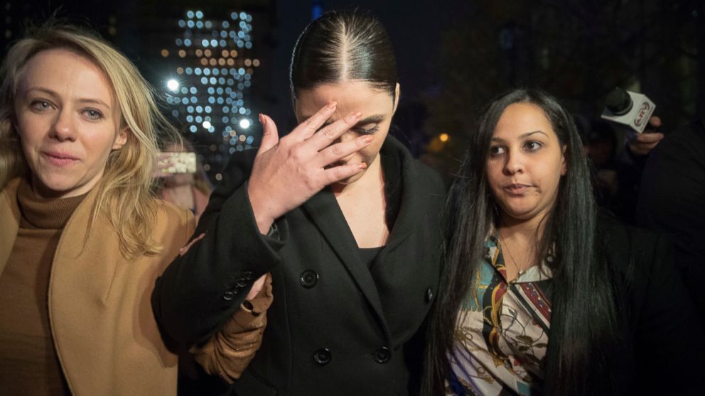 PHOTO: Emma Coronel, center, the wife of Joaquin "El Chapo" Guzman leaves Brooklyn Federal court after opening arguments in the trial of the Mexican drug lord known as "El Chapo," Tuesday, Nov. 13, 2018, in New York.