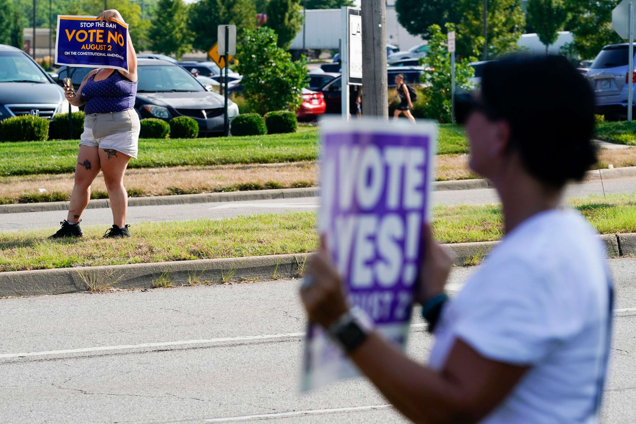 PHOTO: Kansans for and against the Constitutional Amendment on Abortion hold up signs along 135th Street in Olathe, Kansas, Aug. 1, 2022