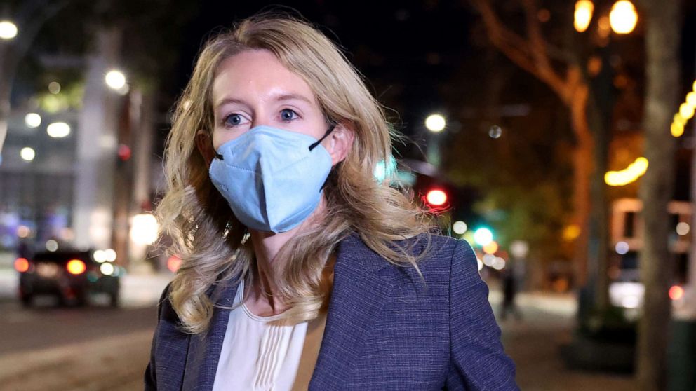PHOTO: SAN JOSE, CALIFORNIA - DECEMBER 17:  Theranos founder and former CEO Elizabeth Holmes leaves the Robert F. Peckham Federal Building on Dec. 17, 2021 in San Jose, California.