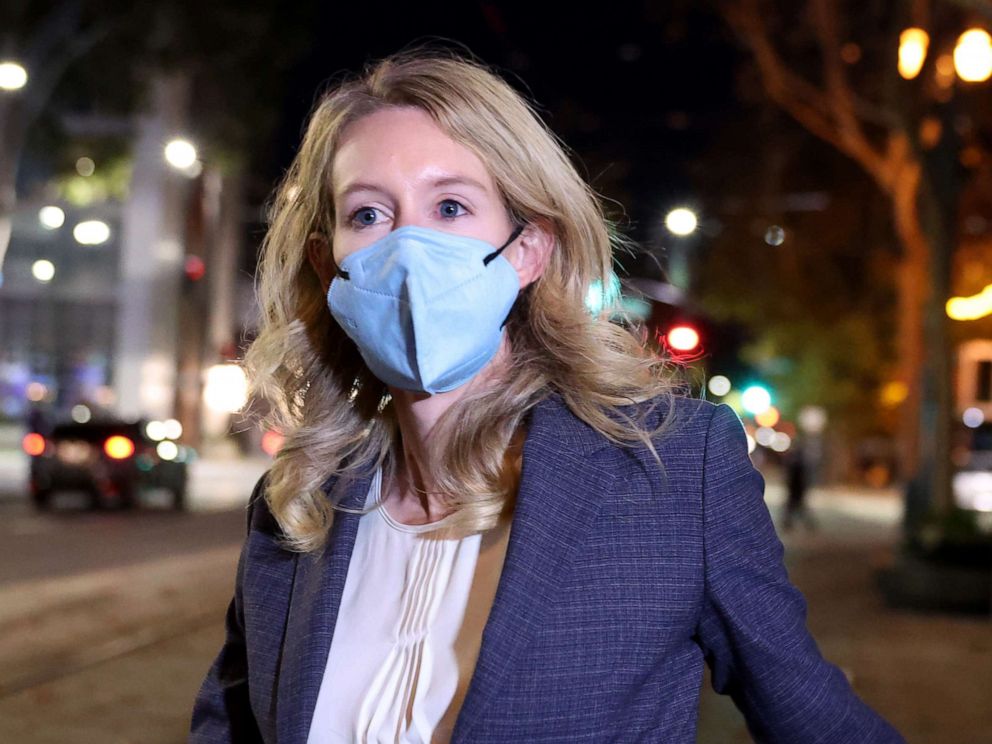 PHOTO: SAN JOSE, CALIFORNIA - DECEMBER 17:  Theranos founder and former CEO Elizabeth Holmes leaves the Robert F. Peckham Federal Building on Dec. 17, 2021 in San Jose, California.