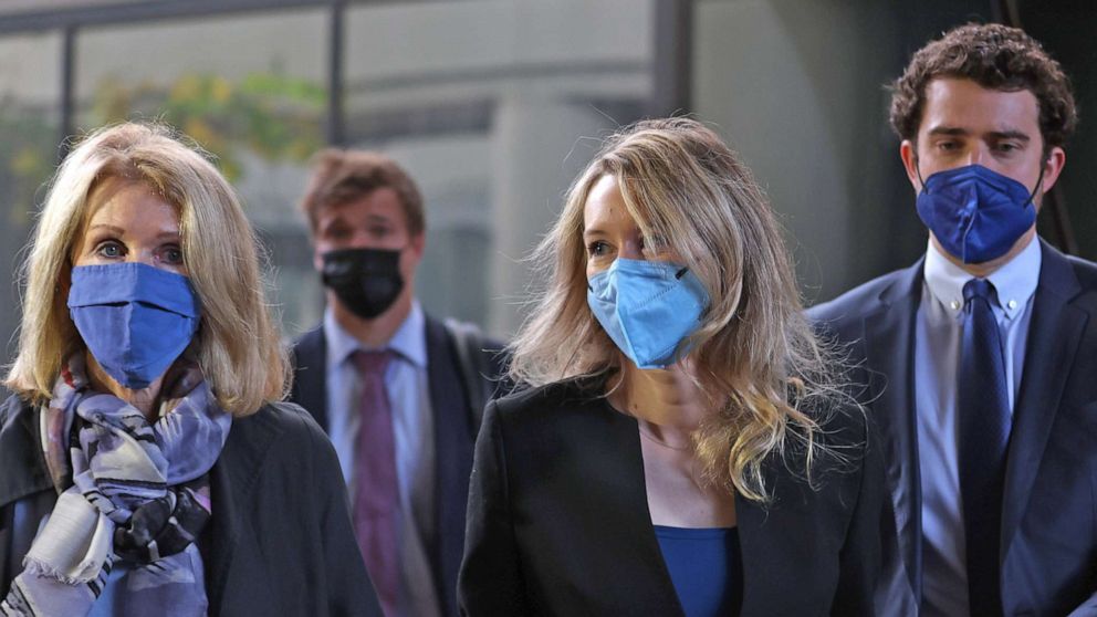 PHOTO: Theranos founder and former CEO Elizabeth Holmes arrives at the Robert F. Peckham Federal Building  with her mother Noel Holmes and her partner Billy Evans (R) on December 16, 2021 in San Jose, Calif.