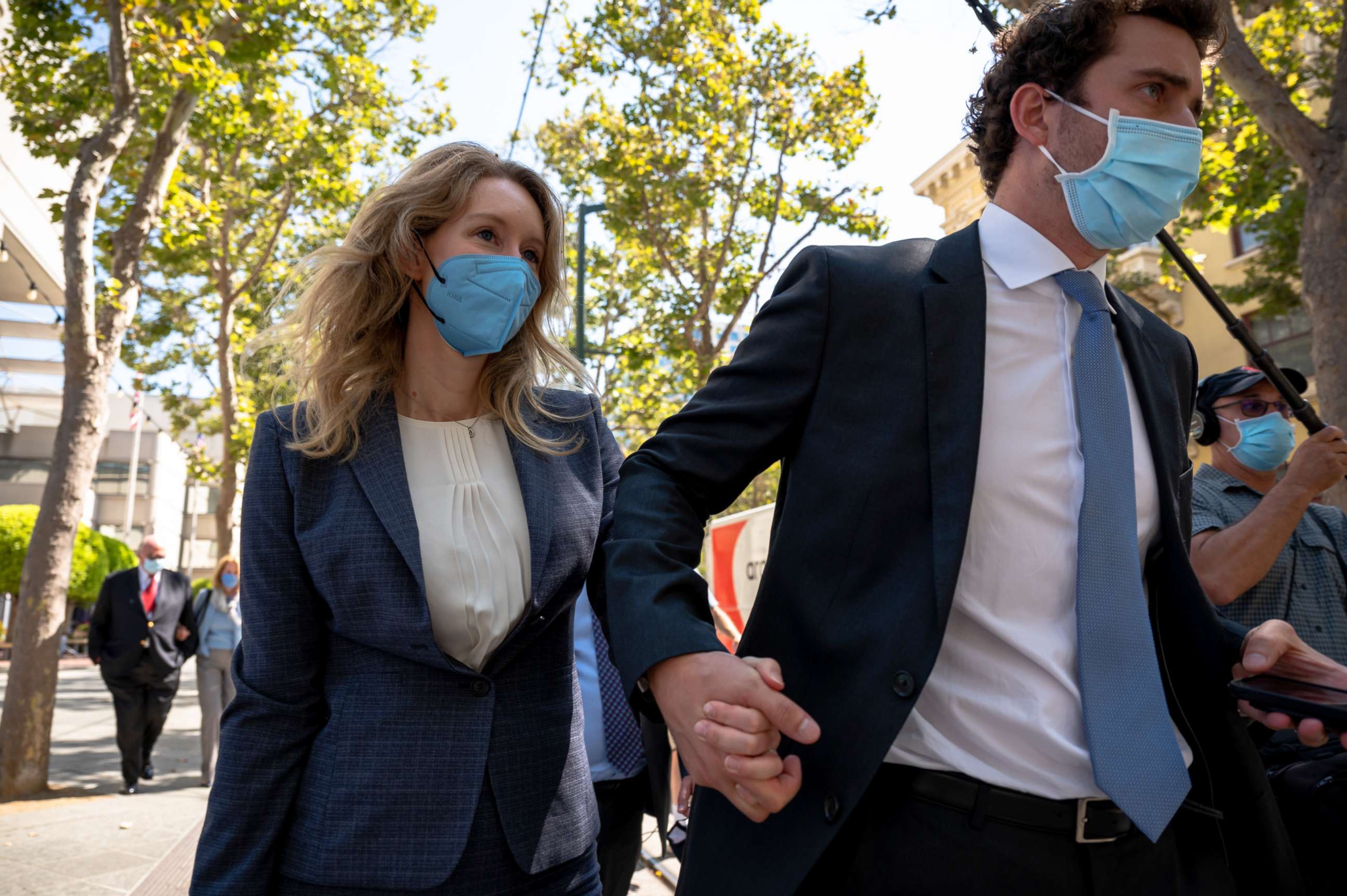 PHOTO: Theranos founder Elizabeth Holmes and her partner, Billy Evans, leave court after the first day of her trial on charges of fraud in San Jose, Calif., Sept. 8, 2021.