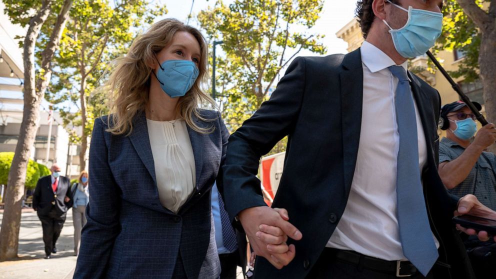 PHOTO: Theranos founder Elizabeth Holmes and her partner, Billy Evans, leave court after the first day of her trial on charges of fraud in San Jose, Calif., Sept. 8, 2021.