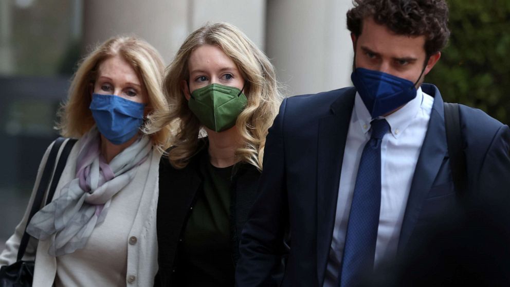 PHOTO: Theranos founder and former CEO Elizabeth Holmes, center, walks with her mother Noel Holmes and her partner Billy Evans as they arrive for Elizabeth Holmes's trial at the Robert F. Peckham Federal Building, Dec. 7, 2021, in San Jose, Calif.