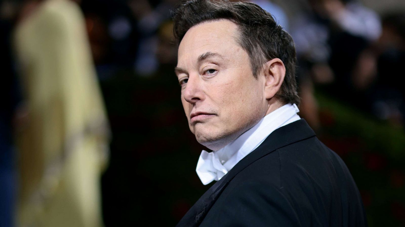 Elon Musk tells employees to return to the office 40 hours a week