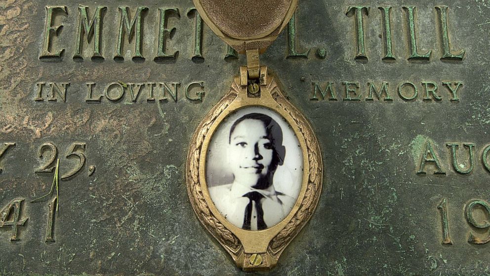 PHOTO: In this May 24, 2002, file photo, Emmett Till's photo is seen on his grave marker in Alsip, Ill. 