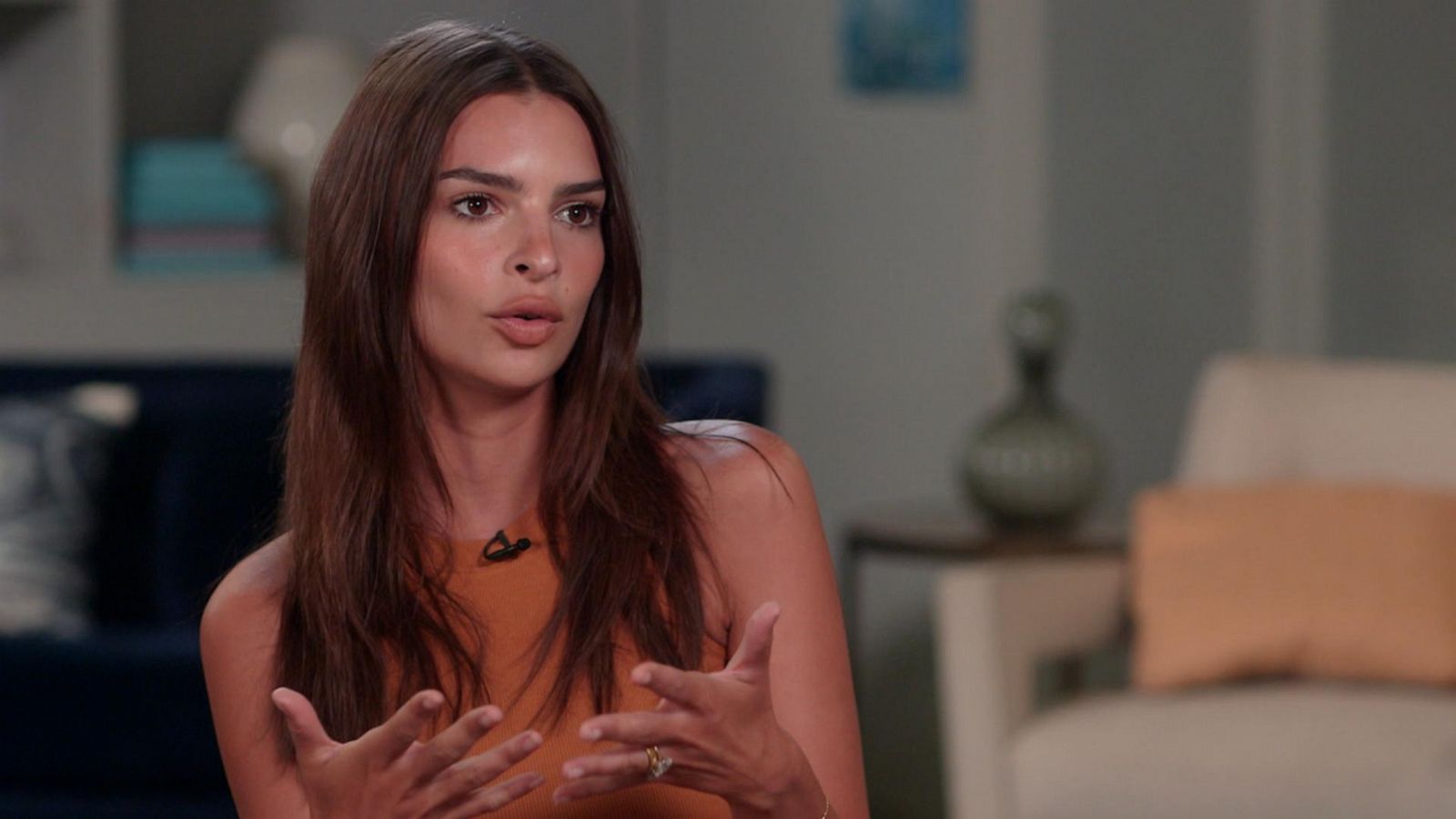 Emily Ratajkowski says no one should &#39;judge&#39; women for &#39;how they represent themselves or their body&#39; - ABC News