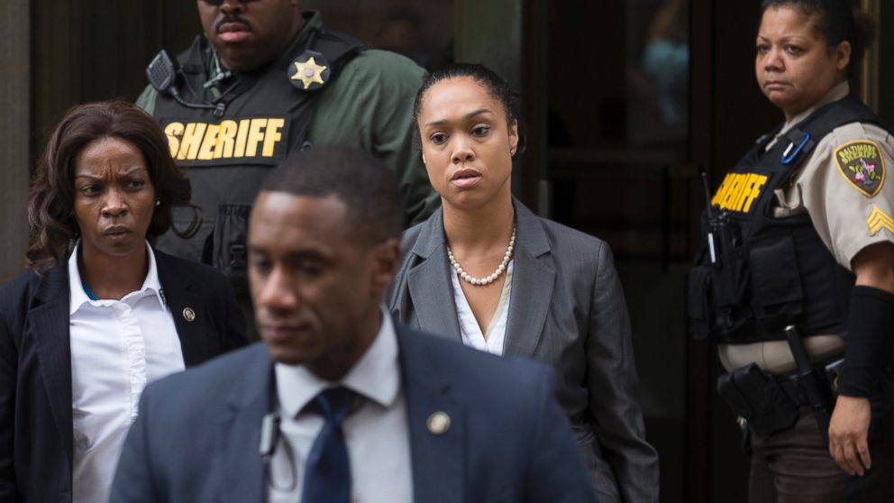 PHOTO: Baltimore City State's Attorney Mosby Marilyn Mosby, center, exits the courthouse after a verdict was issued in the trial of officer Caesar Goodson in Baltimore, Maryland, June 23, 2016.