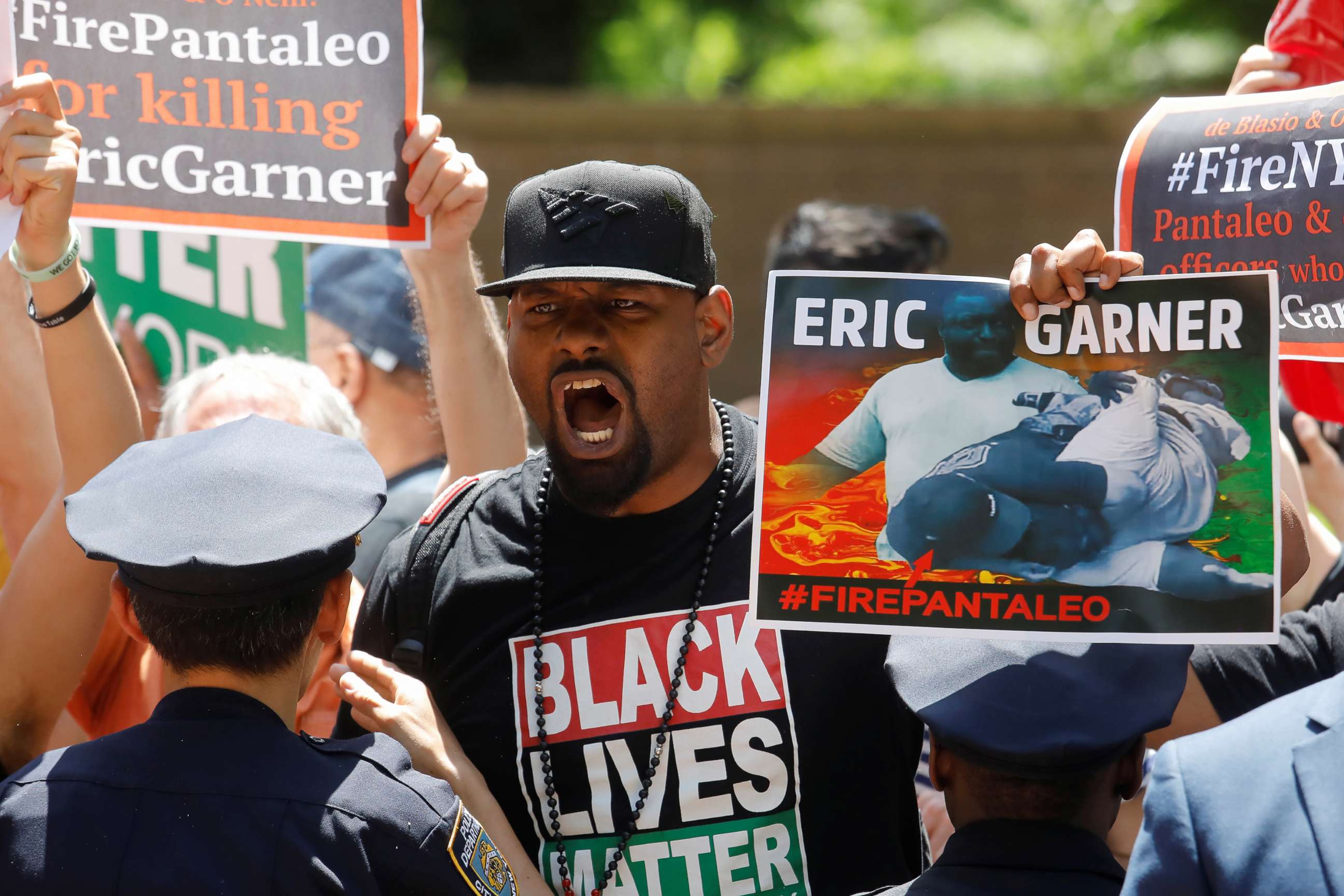 PHOTO: Demonstrators protest during the disciplinary trial of police officer Daniel Pantaleo in relation to the death of Eric Garner at 1 Police Plaza in New York, June 6, 2019. 