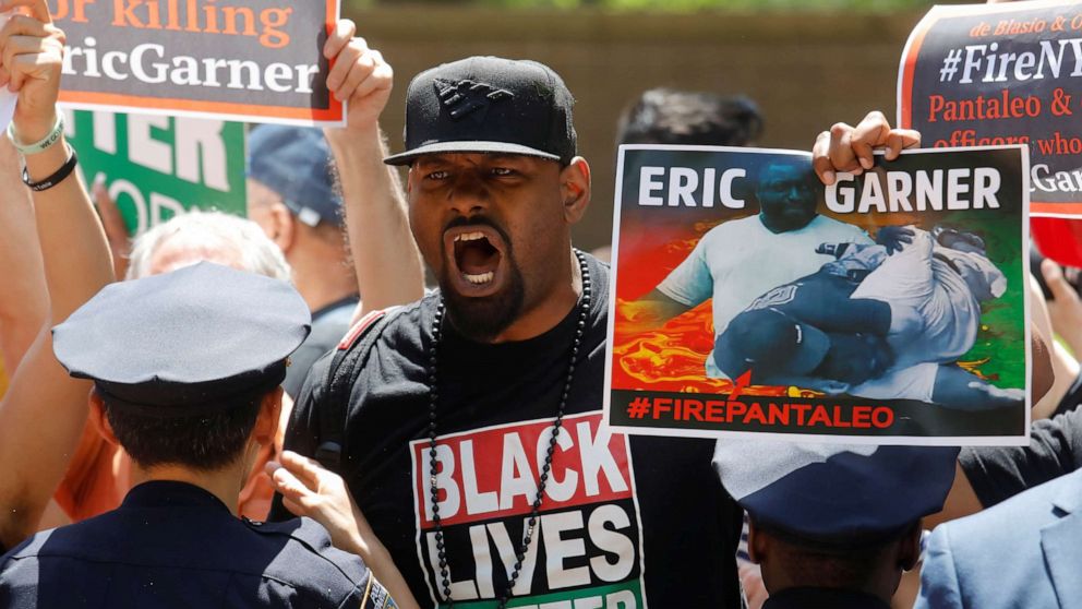 PHOTO: Demonstrators protest during the disciplinary trial of police officer Daniel Pantaleo in relation to the death of Eric Garner at 1 Police Plaza in New York June 6, 2019.
