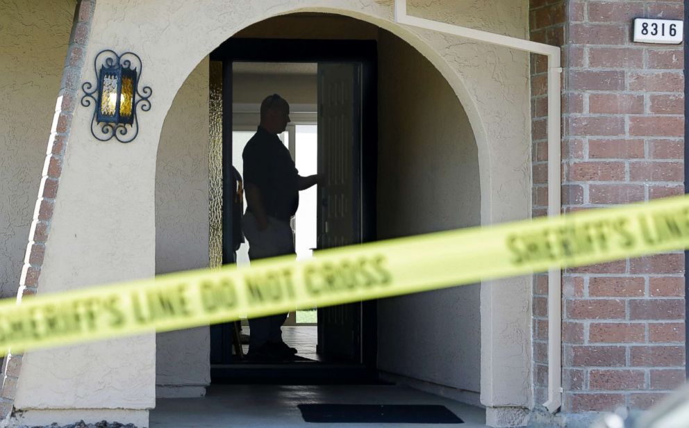 PHOTO: Authorities search the home of suspect Joseph James DeAngelo, April 25, 2018, in Citrus Heights, Calif.