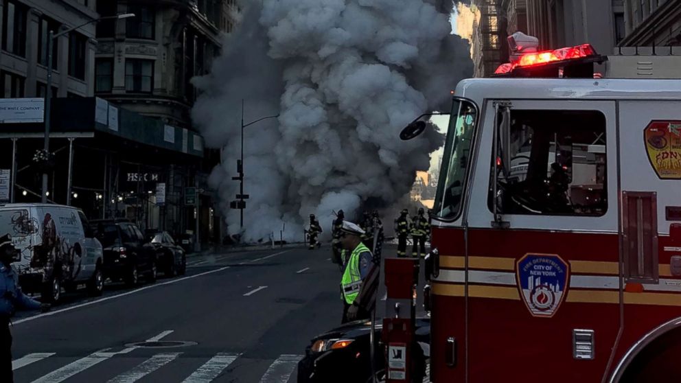 PHOTO: A steam pipe exploded at Fifth Avenue and East 21st Street in the Flatiron district of New York, July 19, 2018.