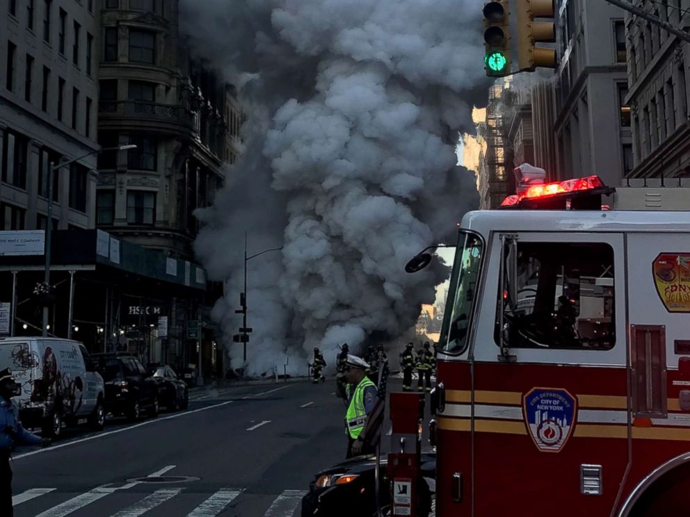   PHOTO: A steam pipe exploded at Fifth Avenue and East 21st Street in the Flatiron district of New York, July 19, 2018. 