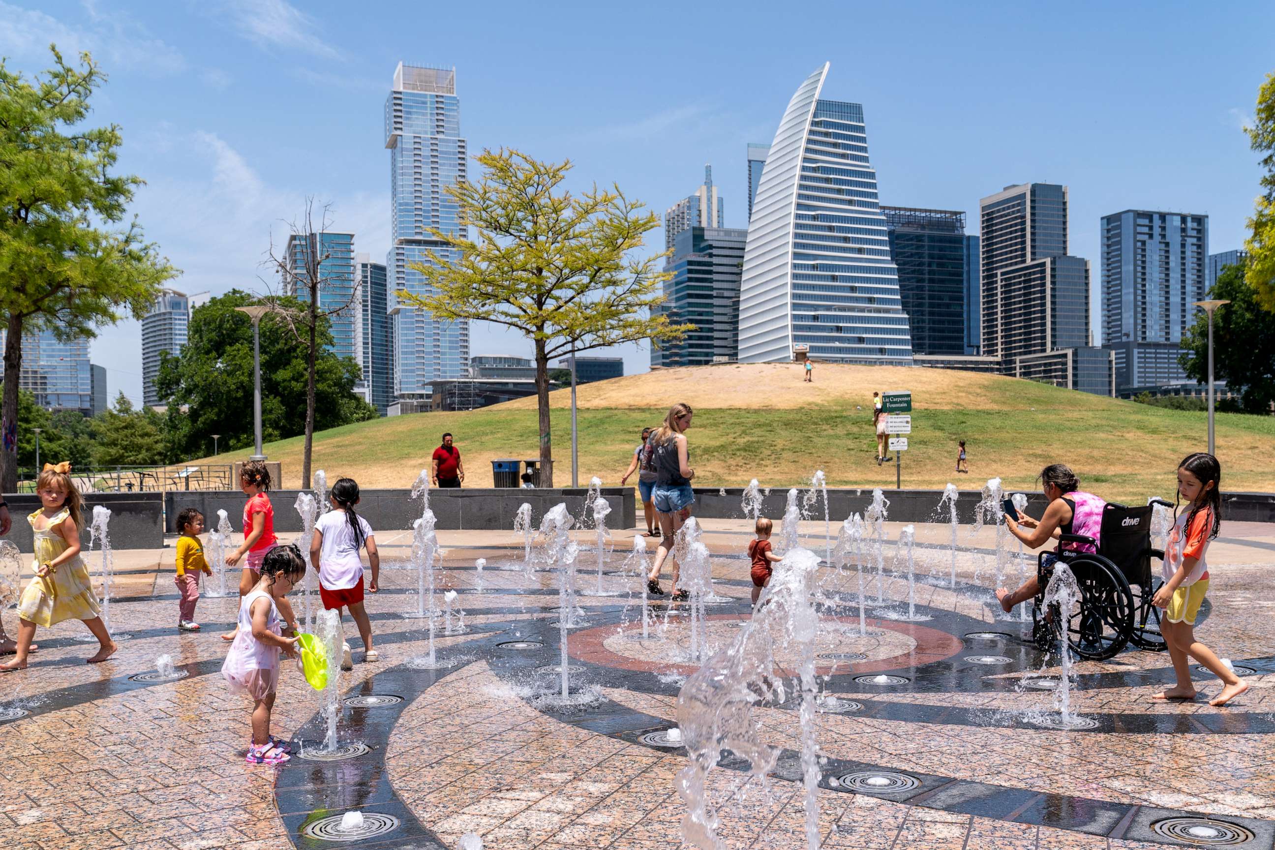 PHOTO: Residents cool off in the Liz Carpenter Splash Pad at Butler Park on July 16, 2023 in Austin, Texas, during a heat wave.