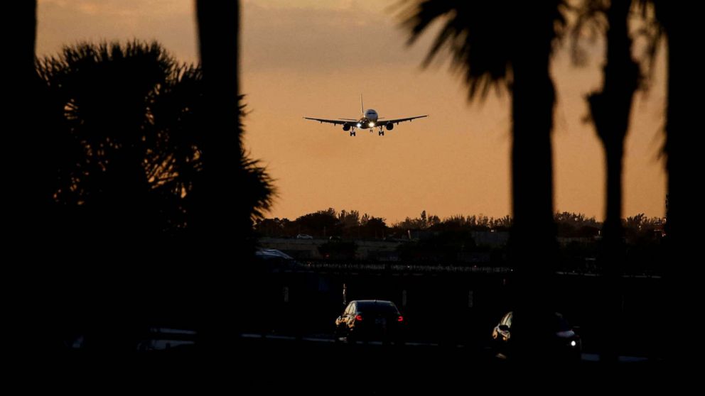PHOTO: An aircraft approaches to land at Miami International Airport after the Federal Aviation Administration (FAA) said it had slowed the volume of airplane traffic over Florida due to an air traffic computer issue, in Miami, Jan. 2, 2023.