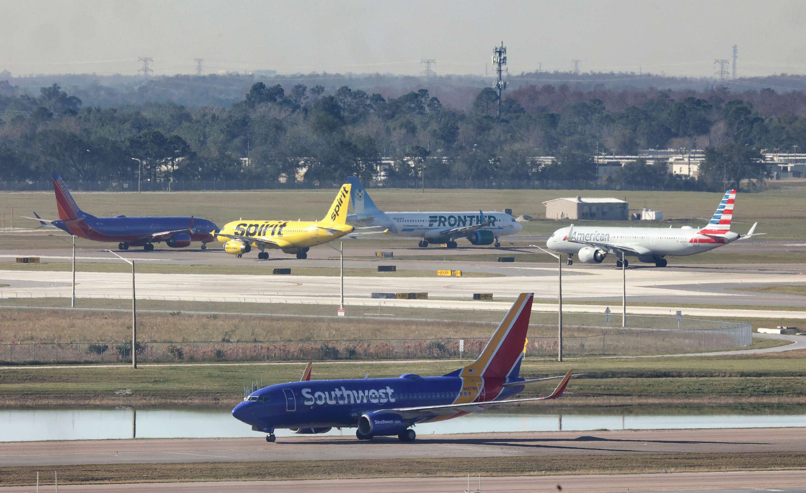 PHOTO: Airliners wait for takeoff in a queue at Orlando International Airport, Jan. 11, 2023, in Orlando, Fla.