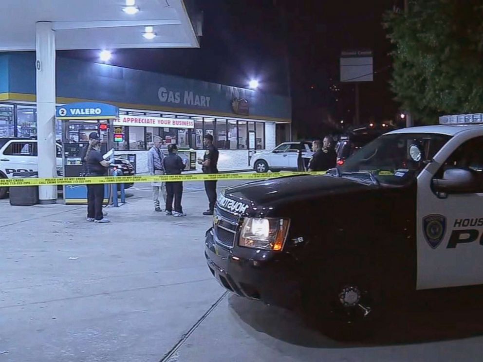 PHOTO: Police on the scene in Houston, Texas, where a man was shot in the head, April 1, 2018.