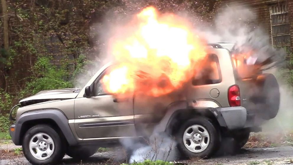 PHOTO: FBI bomb technicians train federal and local law enforcement officers in post-blast bomb investigation techniques