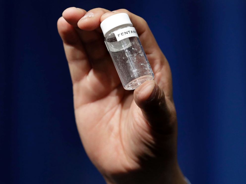 PHOTO: A person holds up an example of the amount of fentanyl that can be deadly after a news conference about deaths from fentanyl exposure, at DEA Headquarters in Arlington, Va., June 6, 2017.