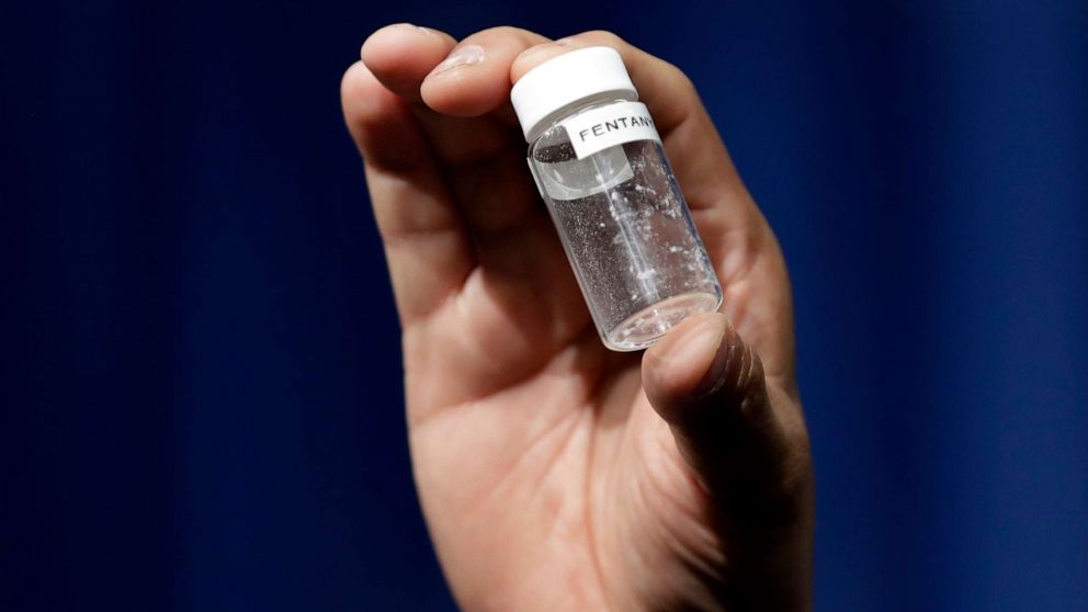 PHOTO: A person holds up an example of the amount of fentanyl that can be deadly after a news conference about deaths from fentanyl exposure, at DEA Headquarters in Arlington, Va., June 6, 2017.