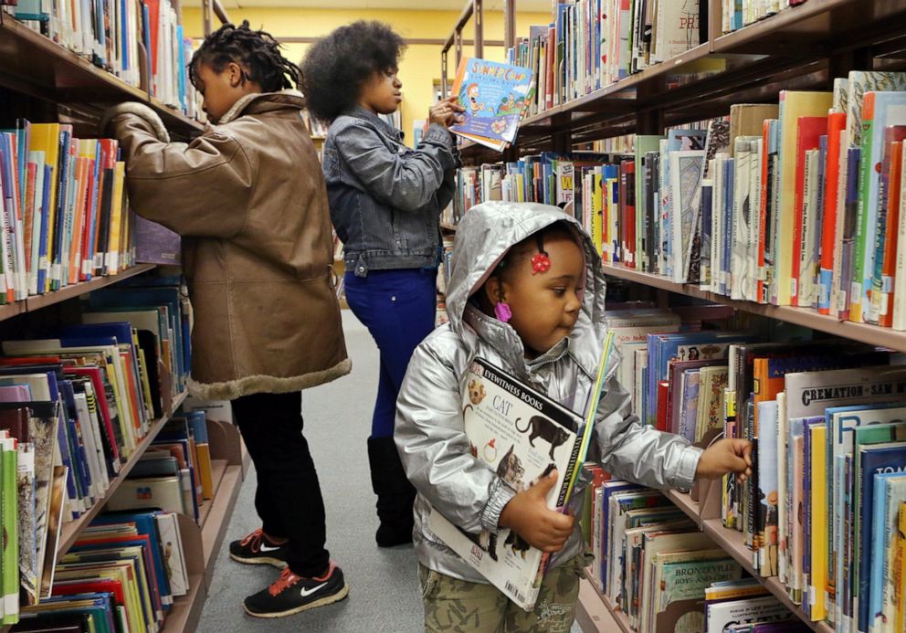 PHOTO: Children look for books at the Ferguson Municipal Public Library in Ferguson, Mo., Nov. 26, 2014.