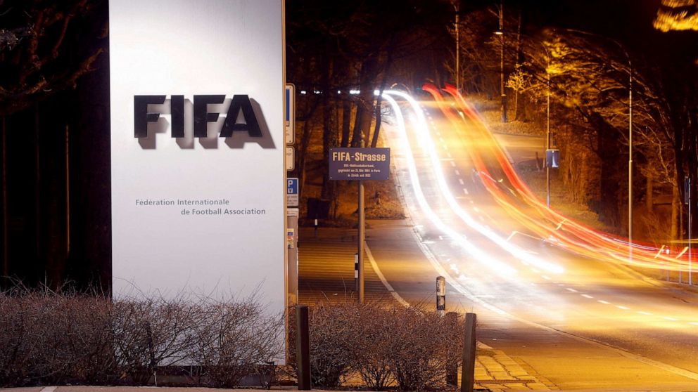 Zwei ehemalige Fox-Manager stehen in einem FIFA-Bestechungsfall vor Gericht