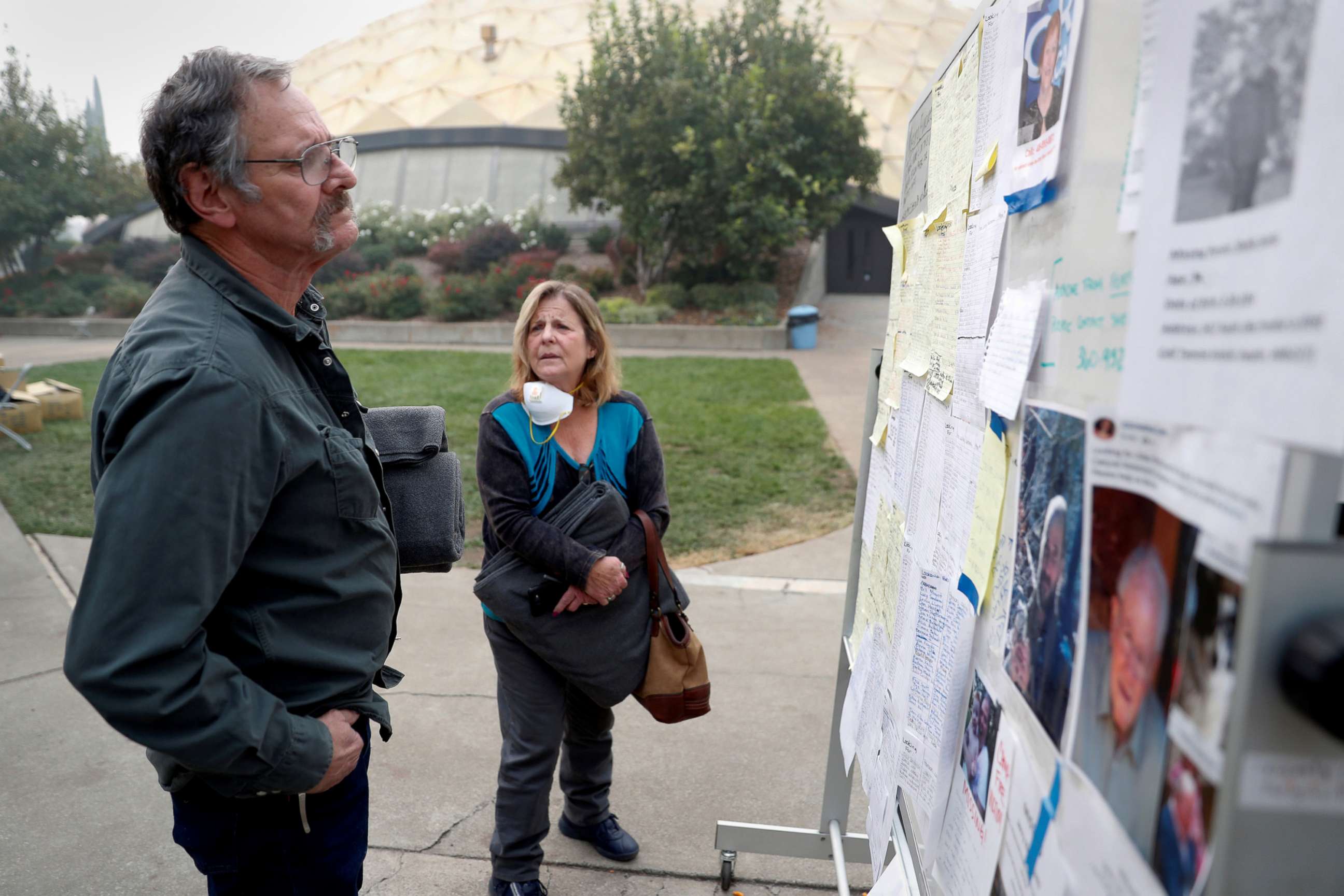 PHOTO: Lane and Julie Walker, of Magalia, look for people they know on a list of people missing in the aftermath of the Camp Fire in Chico, Calif., Nov. 15, 2018.