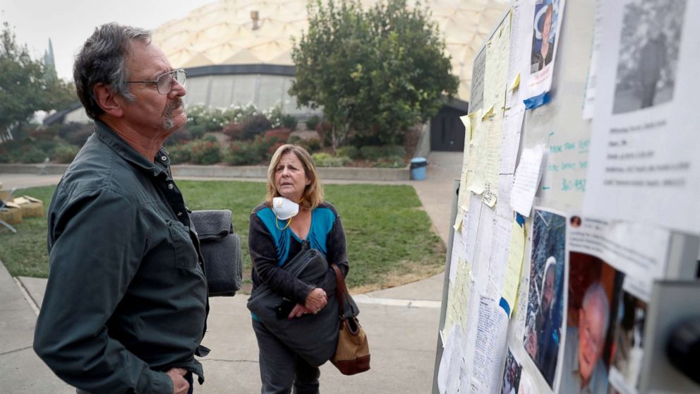 PHOTO: Lane and Julie Walker, of Magalia, look for people they know on a list of people missing in the aftermath of the Camp Fire in Chico, Calif., Nov. 15, 2018.