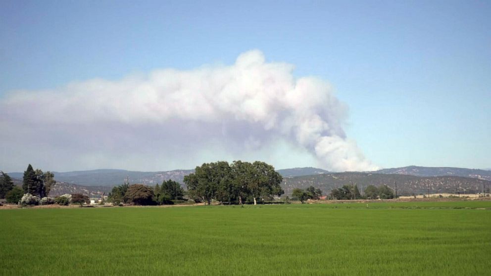 PHOTO: Smoke billows as Rices Fire burns in Nevada County, Calif.